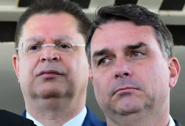 Redução de salários e bolsa patrão: partido de Flávio Bolsonaro tenta frear 6×1 na Câmara