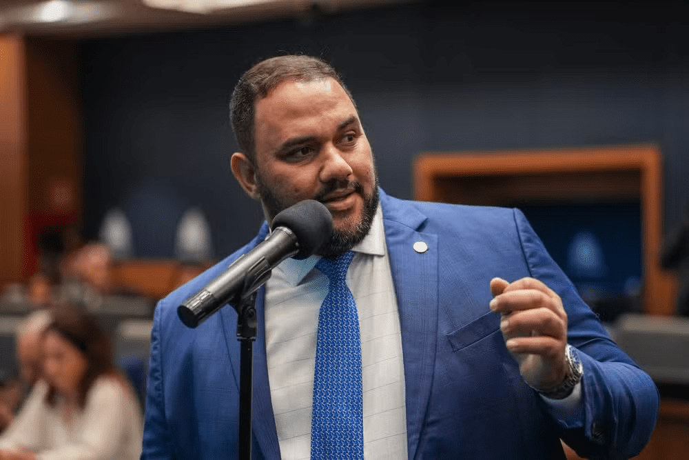 Em áudios, deputado Thiago Rangel dá ordens na Educação e negocia cargos para traficante, diz PF