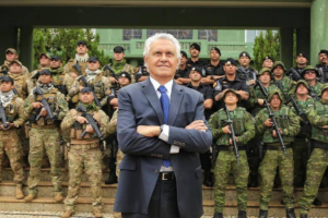 Caiado tem pelotão de 51 policiais militares para segurança pessoal e de familiares