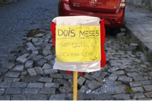 Prefeitura inicia reparo em rua de Teresópolis após protesto criativo
