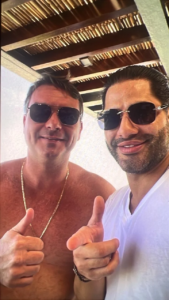 Foto ao lado de capanga de Vorcaro abre nova crise na campanha de Flávio Bolsonaro