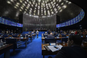 Câmara indicou R$ 1,3 bilhão em emendas de comissão sem identificar autor, diz Transparência Brasil