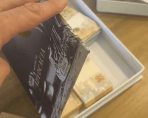 PF apreende dinheiro dentro de livro falso