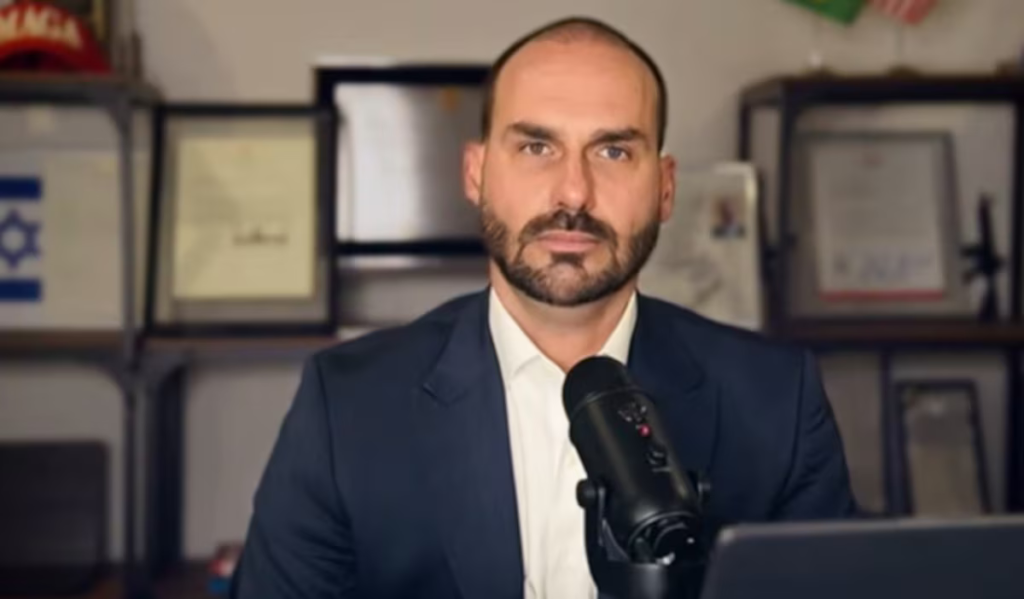 PF encerra processo e decide demitir Eduardo Bolsonaro por abandono de cargo