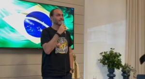 Carluxo contrata ex-secretário de governador que disse que Bolsonaro é ‘uma tragédia’ quando ‘abre a boca’