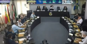 Vereadores de Nova Friburgo derrubam veto do prefeito e mantêm auxílio-alimentação que pode ultrapassar R$ 1 mil por mês (VIDEO)