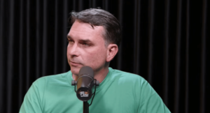 “Não tenho relação com ela”: Flávio diz que não quer se “contaminar” com Michelle