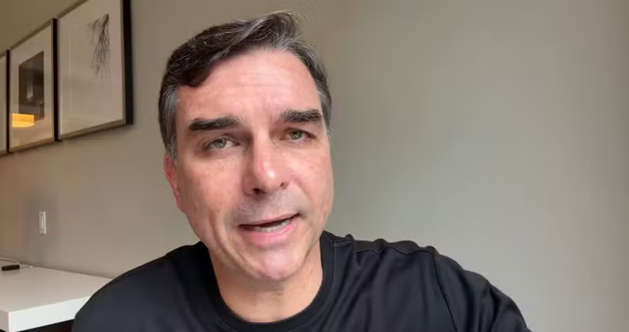 Ministros do TSE veem atuação de campanha de Flávio Bolsonaro para desacreditar pesquisas