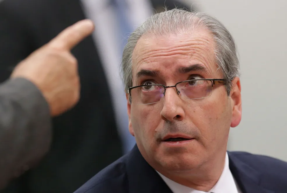 Dino cita indicação de emendas por Eduardo Cunha mesmo sem mandato e manda bloquear R$ 6 milhões