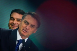 Tal pai (Jair Bolsonaro), tal filho (Flávio), ambos golpistas