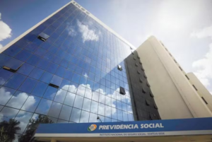 Reuniões de madrugada, codinomes de heróis, dinheiro vivo: as provas que levaram a PF a indiciar 48 pessoas por fraude no INSS