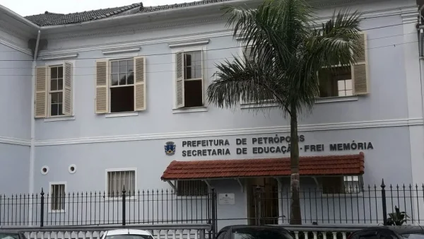 Sem contrato desde novembro, empresa já recebeu cerca de R$ 340 milhões do Fundo de Educação de Petrópolis, R$ 41,5 milhões só este ano