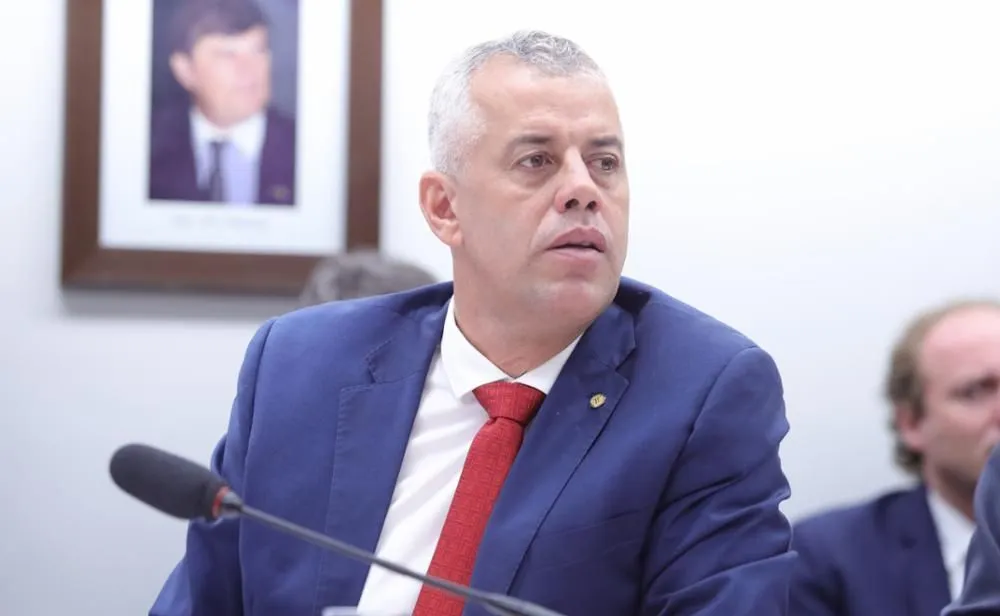 Deputado ironiza ofício do Itamaraty sobre ação militar: "Tá com medinho?"