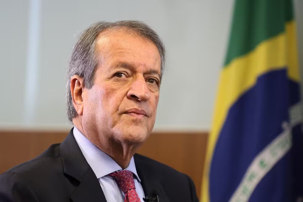 Dino cita indicação de emendas por Valdemar mesmo sem mandato e manda bloquear até R$ 119 milhões do presidente do PL