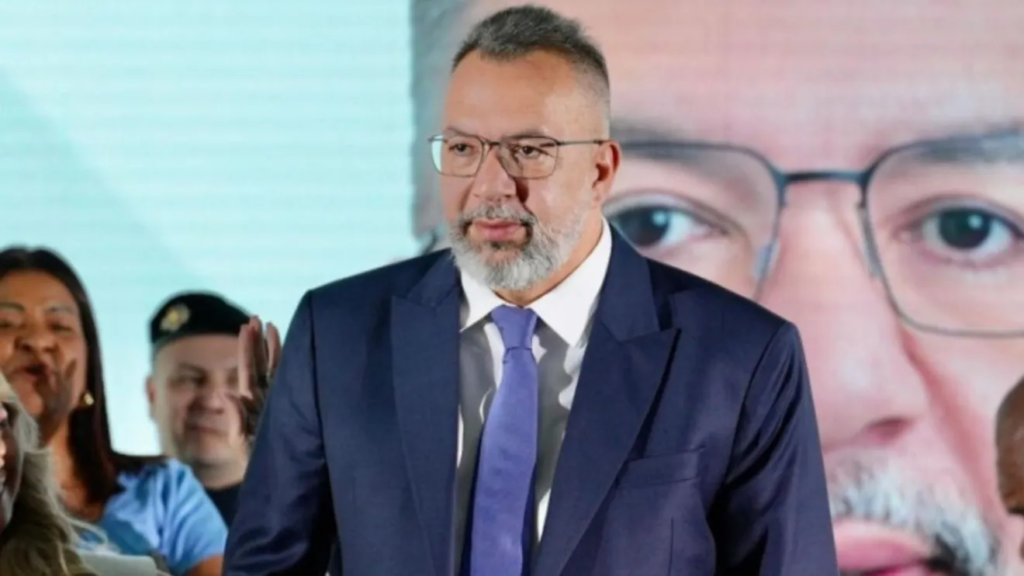 Lavagem de dinheiro bilionária com combustíveis é alvo da PF no Rio