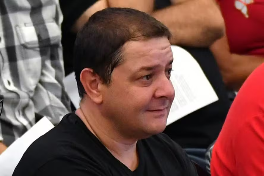 PF encontra mensagem em que Lulinha e lobista investigada por fraudes no INSS tratam de negócios: ‘Nosso futuro é Suíça’
