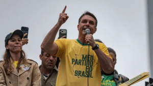 Flávio Bolsonaro é investigado por lavagem de dinheiro, evasão de divisas e corrupção no caso ‘Dark Horse’; Mendonça mantém inquérito sob sigilo
