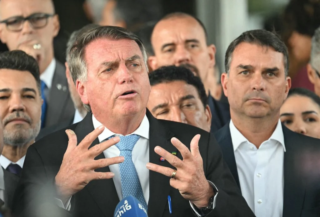 Exclusivo: Mensagens indicam temor de Vorcaro com vazamento de jantar com Jair e Flávio Bolsonaro