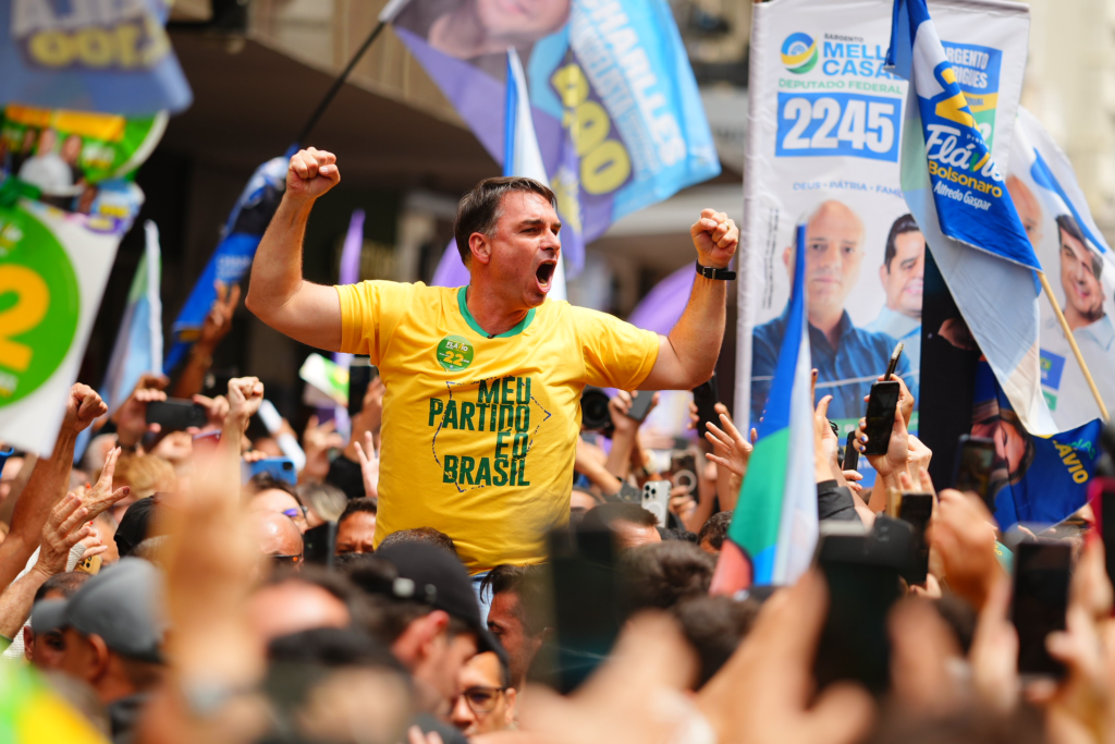 Se Flávio Bolsonaro for eleito, investigações do caso Master contra ele serão suspensas