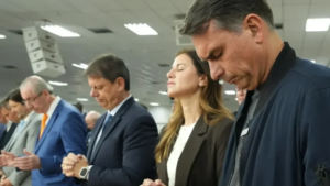 Nove dias após condenação, Tarcísio é alvo de nova ação eleitoral por ato em igreja