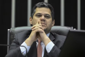 Alcolumbre se esquiva de comentar mensagens de Vorcaro a Moraes: ‘Não devo achar nada’