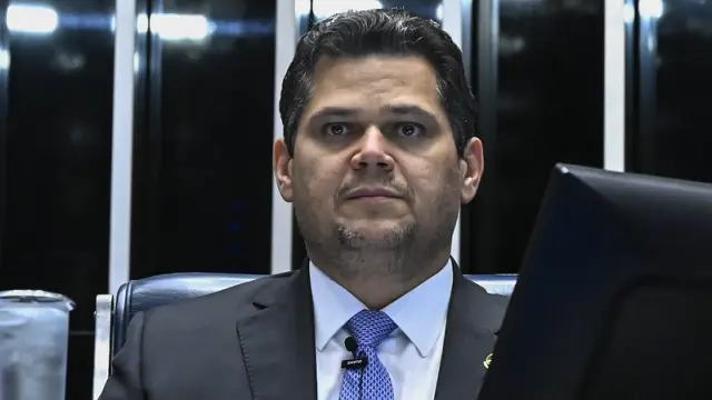 Davi Alcolumbre nega repasses de Vorcaro e diz que acionará banqueiro na Justiça
