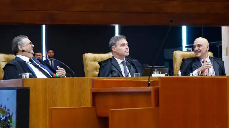 Flávio Dino coloca Mendonça, Vorcaro e Dark Horse, do clã Bolsonaro, no centro da crise no STF