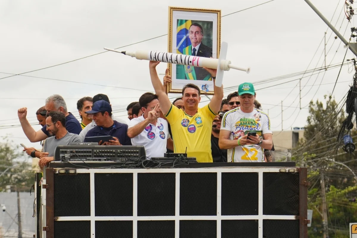 Mente todo dia e quer ser presidente: Flávio já cansa o Brasil (VIDEO)