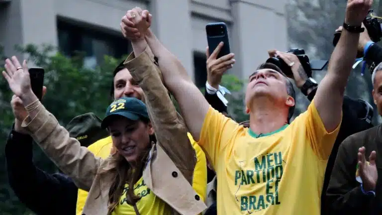 Gilmar abre sigilo e revela elo entre Queiroz, Adriano da Nóbrega e Flávio Bolsonaro