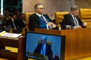 Dino cita encontro de Mendonça com Vorcaro ao determinar volta de chefe da PF e chama decisão de ‘interferência’ sobre plenário do STF