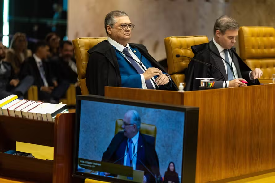 Dino cita encontro de Mendonça com Vorcaro ao determinar volta de chefe da PF e chama decisão de 'interferência' sobre plenário do STF